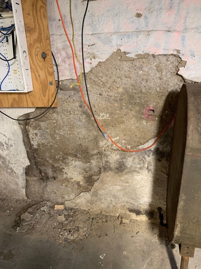 Building Photo - 418 S Orchard St