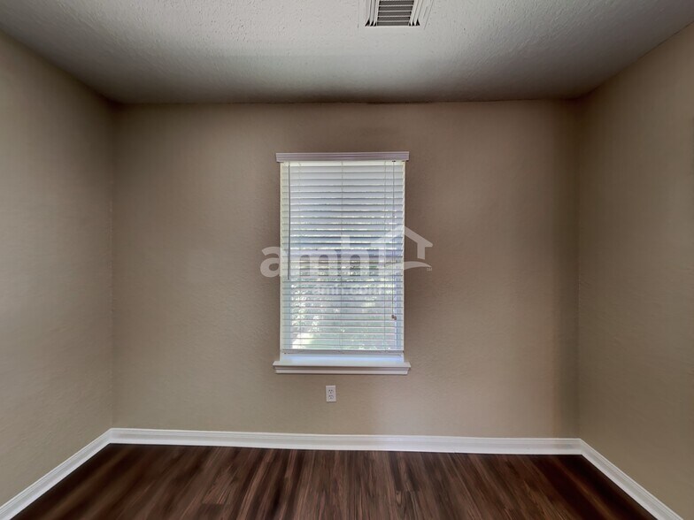 Building Photo - 3413 Stratford Dr