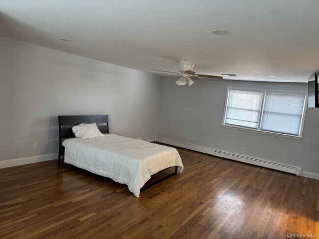 Building Photo - 71 Maple Ave