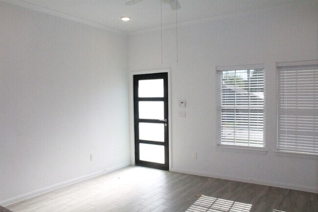 Building Photo - 3714 Easy St