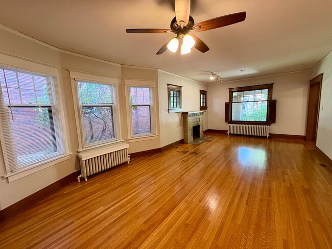 Building Photo - Traditional Congress Park Gem - 2 bed, 1 B...