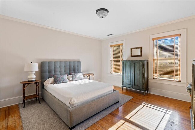 Building Photo - 979 Springdale Rd NE