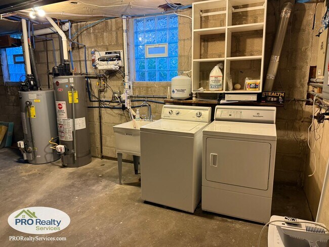 Building Photo - 2 Bedroom **$1,000 off 1 Month's Rent with...
