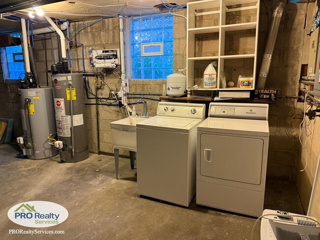 Building Photo - 2 Bedroom **$1,000.00 off 1 Month's Rent w...