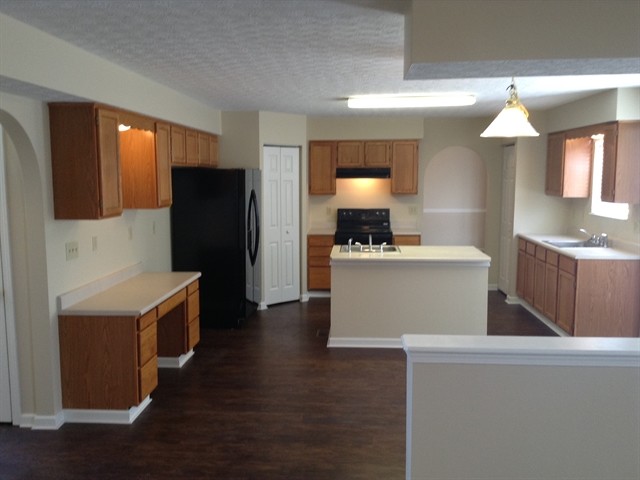 Building Photo - 139 Knights Bridge Dr E