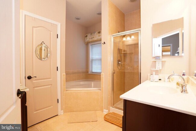 Building Photo - 20779 Crescent Pointe Pl