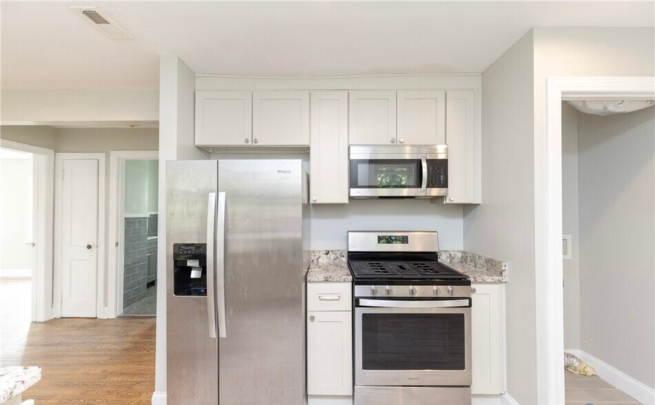 Kitchen - 1302 Mount Erin Dr