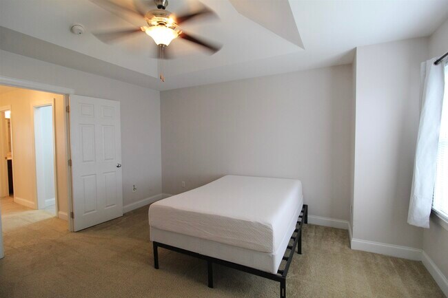 Building Photo - 2221 Lapis Ln