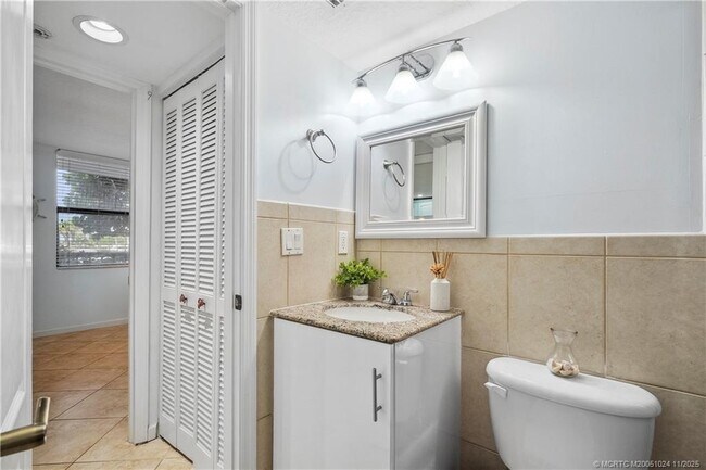 Building Photo - 10680 S Ocean Dr