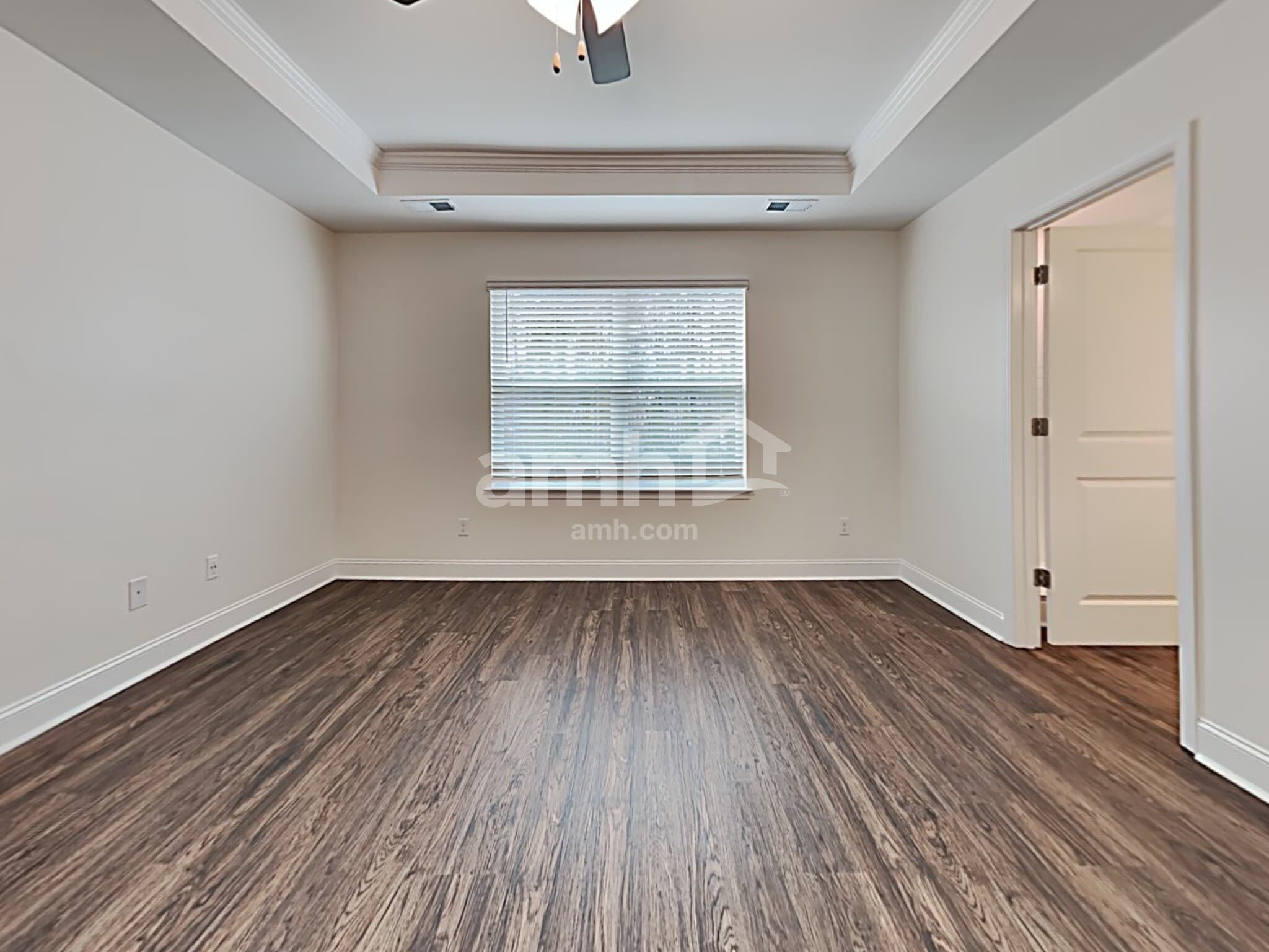 Building Photo - 615 W Lionel Rd