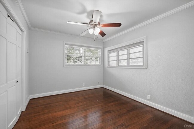 Building Photo - 1320 Woodvine Dr