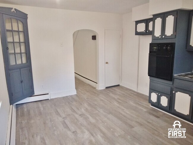 Building Photo - 3 Bed / 1 Bath Single Family Home