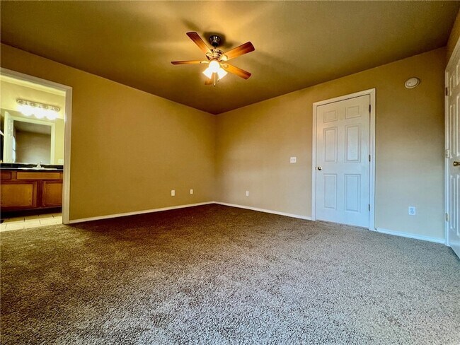 Building Photo - 2219 Skyler Dr