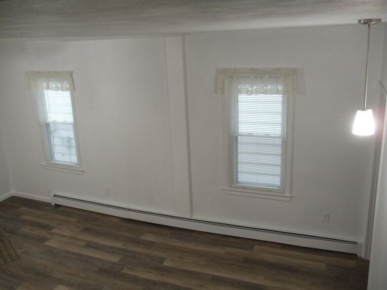 Building Photo - 376 Miller St