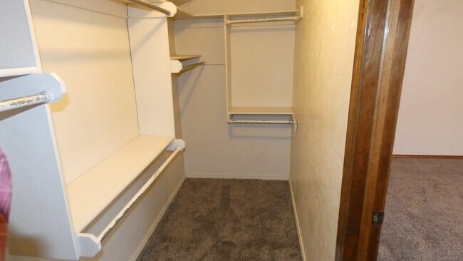 Building Photo - 4034 NW Ozmun Ave