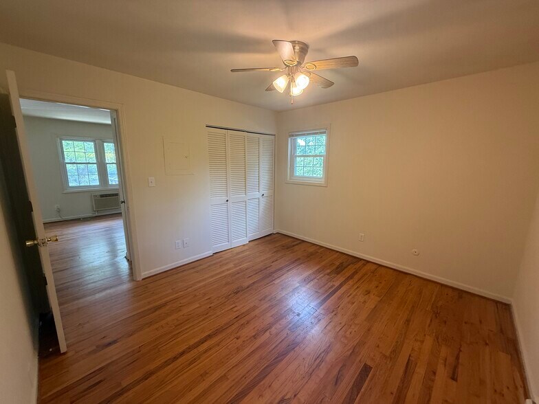 Building Photo - 394 S Pope St