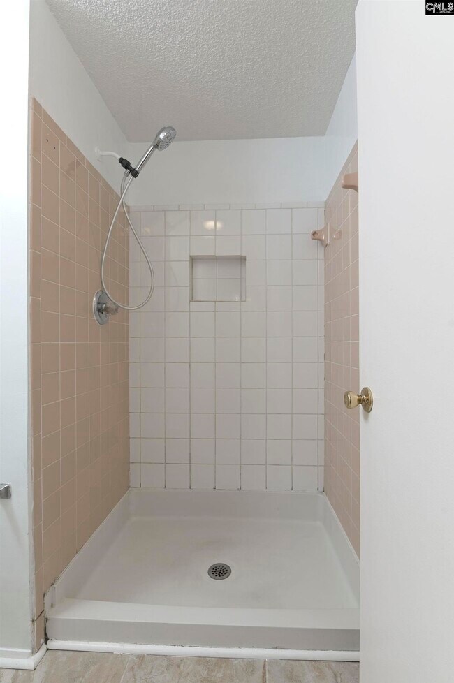 Building Photo - 220 N Donar Dr