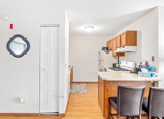 Building Photo - 1601 N Innsbruck Dr