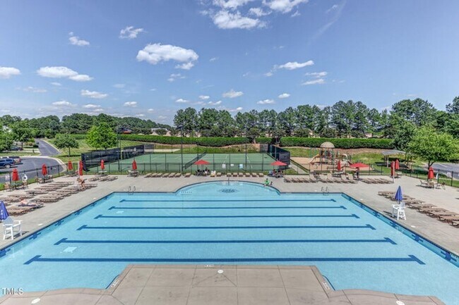 Building Photo - Beautiful 2-Story Townhome in Renaissance ...