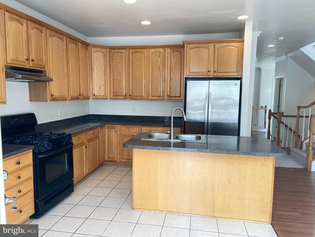 Building Photo - 5633 Sheals Ln