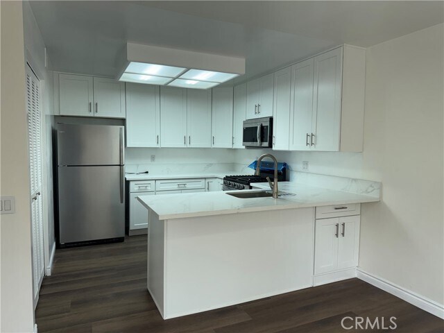 Building Photo - 6 Columbia