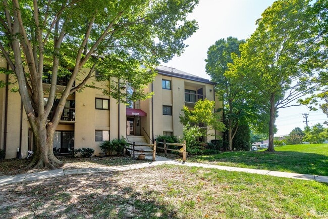 Building Photo - 15607 Dorset Rd