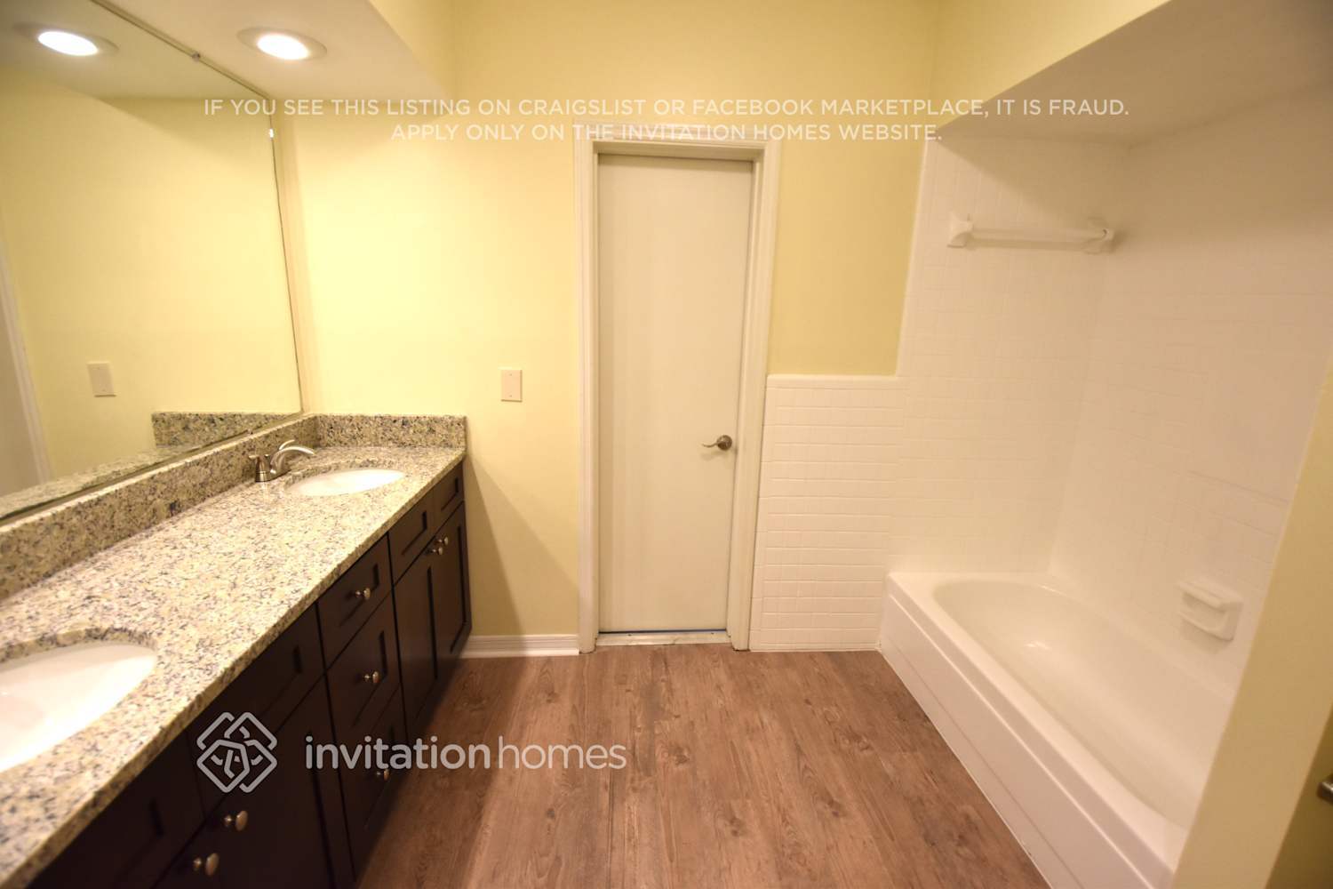 Building Photo - 322 W Hornbeam Dr