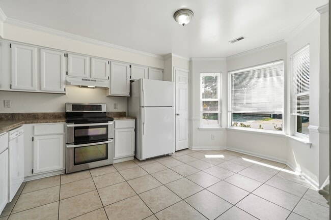 Building Photo - 5260 Settlers Park Dr