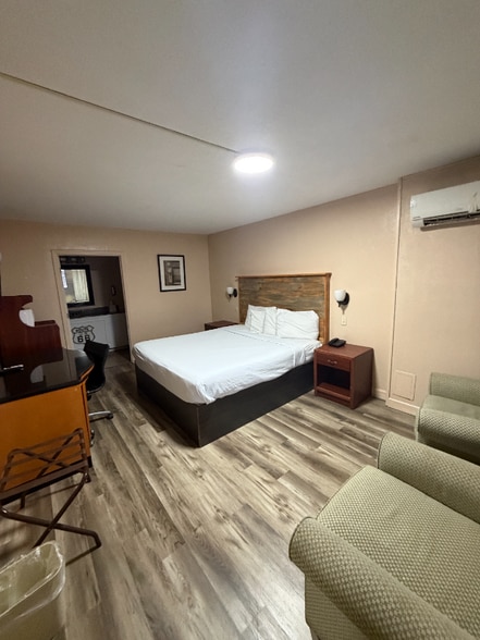 Building Photo - 625 E St Joseph St