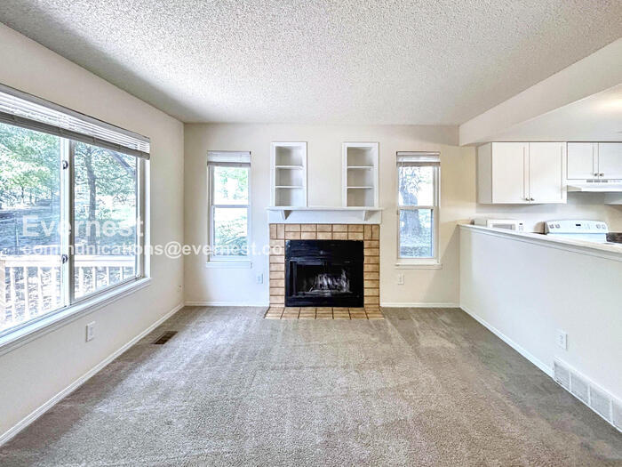 Building Photo - 1985 Mineola Ct