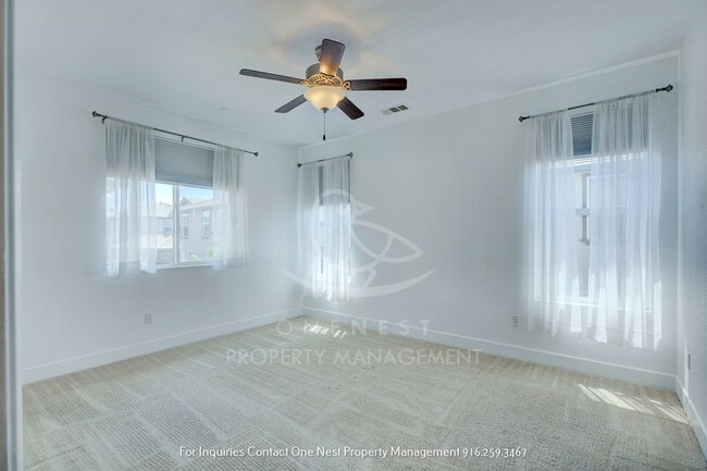 Building Photo - Early Summer move in, available ASAP 4 bd 3 bth backyard and balcony