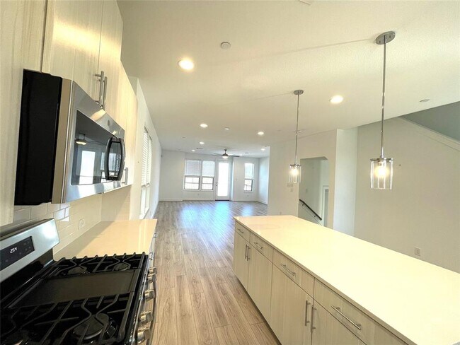 Building Photo - 18720 Centro Main St