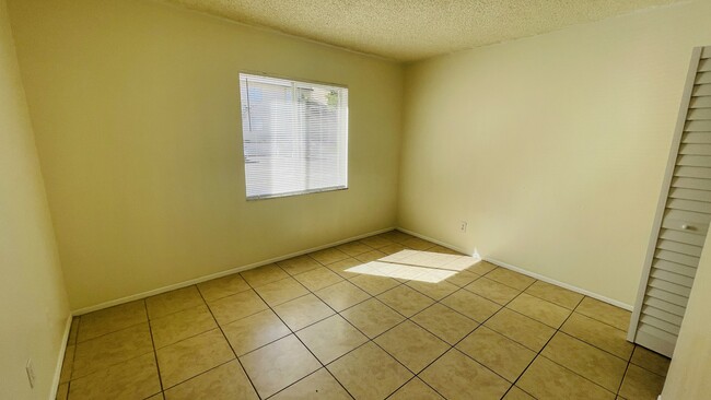Building Photo - 5504 Pokeweed Ct