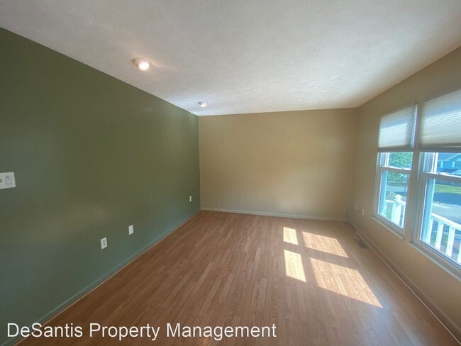 Building Photo - 3 br, 2.5 bath House - 902 Lexington Drive