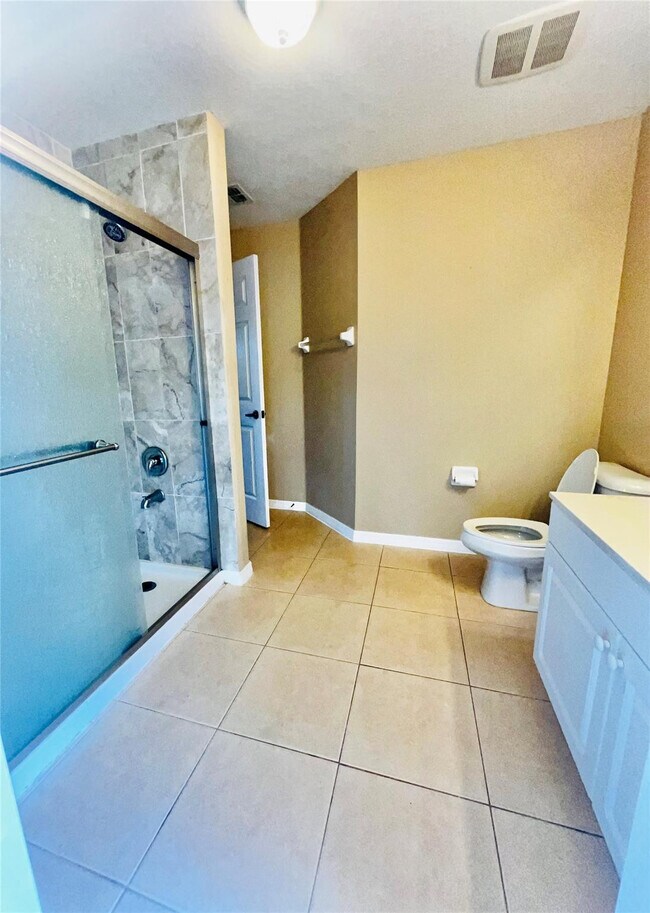 Building Photo - 602 SW McCall Rd