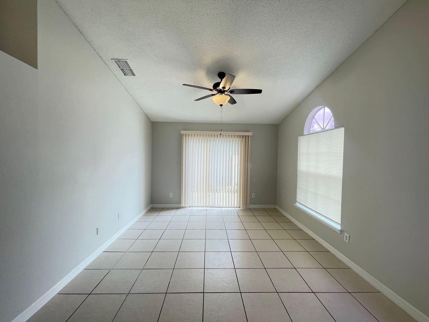 Building Photo - 312 San Gabriel St