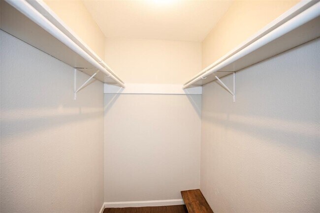 Building Photo - 3300 Pebblebrook Dr