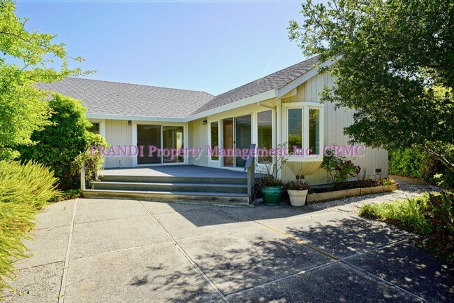 Building Photo - Gorgeous Home in Sought After Larkspur Nei...