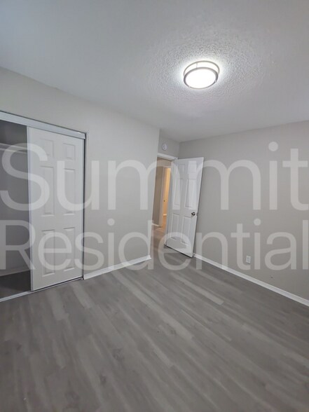 Building Photo - 5707 E 40th St