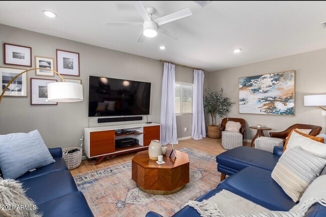 Building Photo - 155 W Jamaica Pl