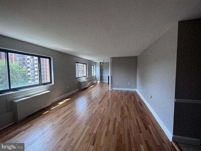 Building Photo - 1200 Arlington Rd