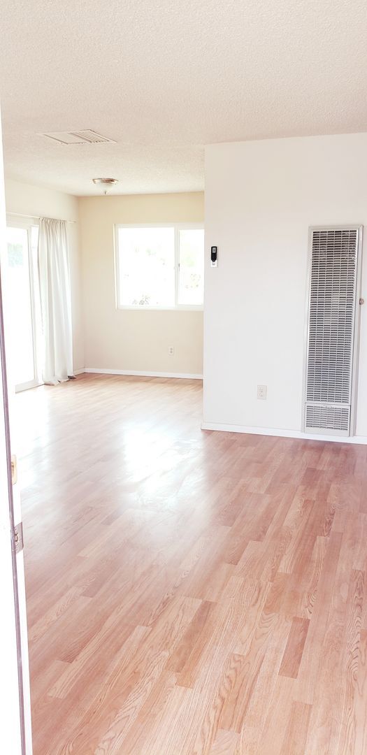 Building Photo - 3 Bedroom 2  Bath home with Garage in the heart of JT!!