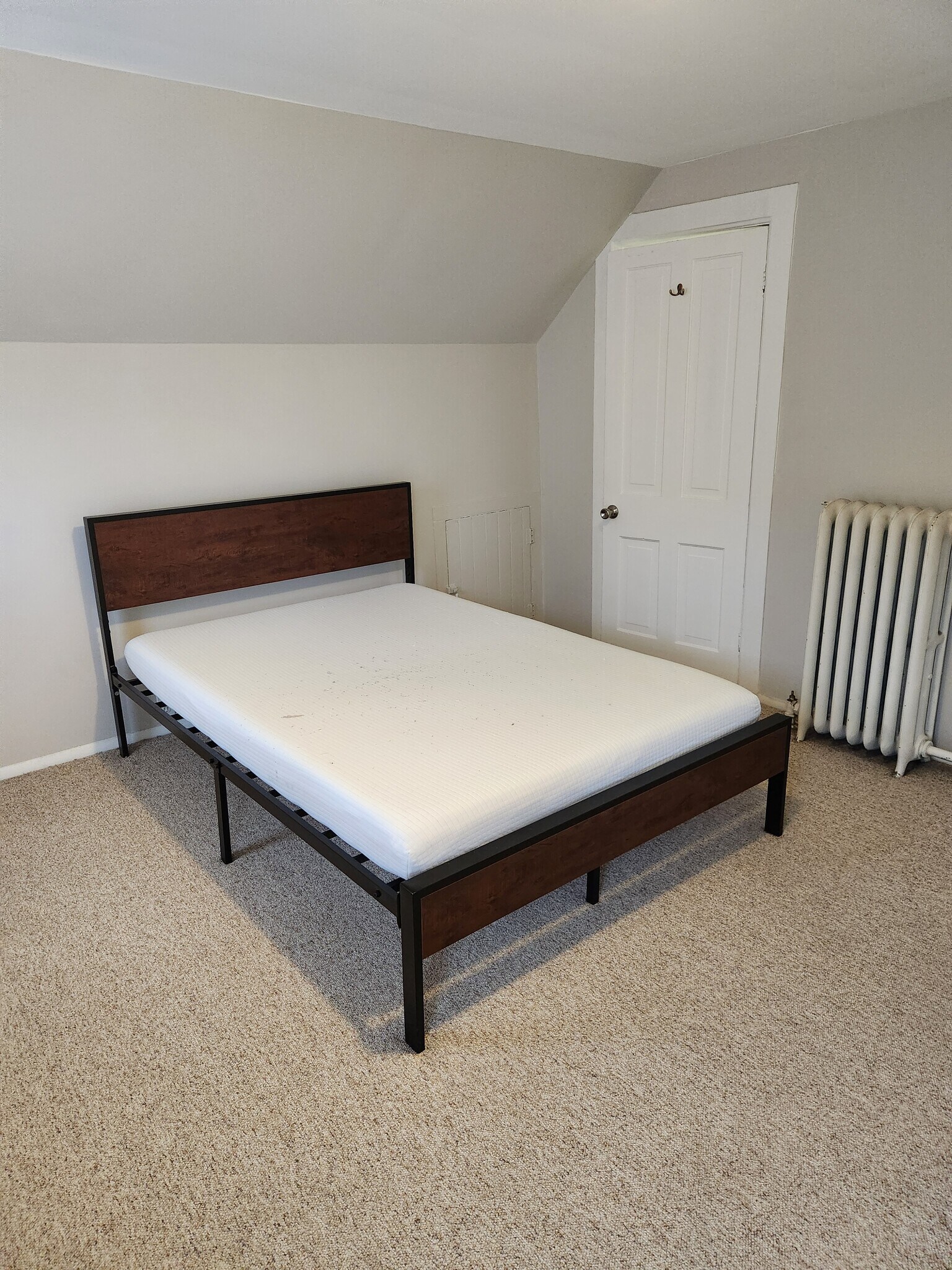 Building Photo - 321 W Eighth St