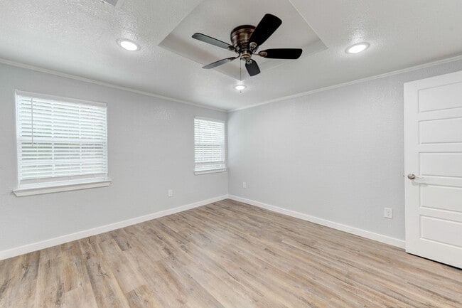 Building Photo - Available NOW!!!! Beautiful 1 story, 3 bedroom, 2 bath home.This is exactly what you have been lo...