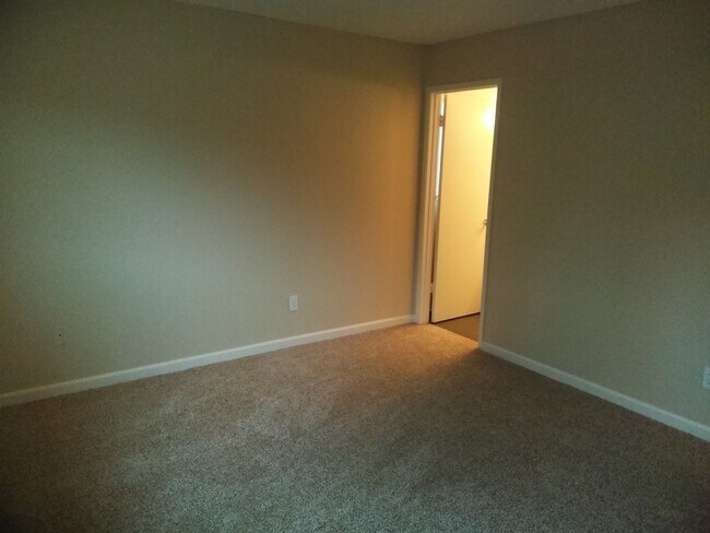 Building Photo - 2132 Austin Ct
