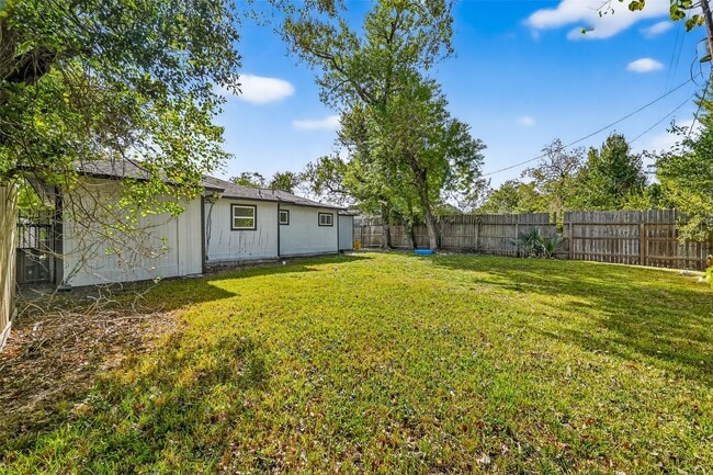 Building Photo - 5635 Belarbor St