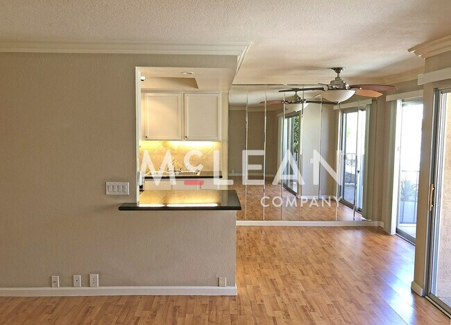 Building Photo - Sweet One Bedroom!