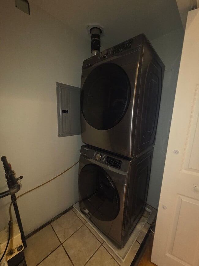 Building Photo - 3134 Arsenal St