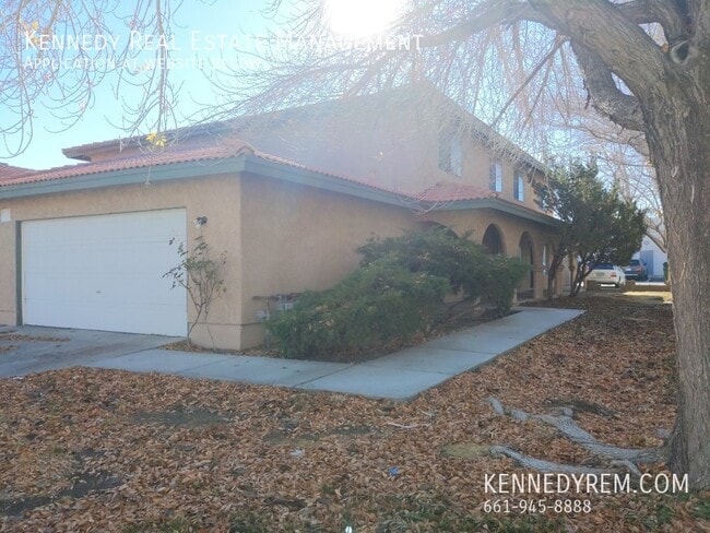 Primary Photo - 1738 W Ave J