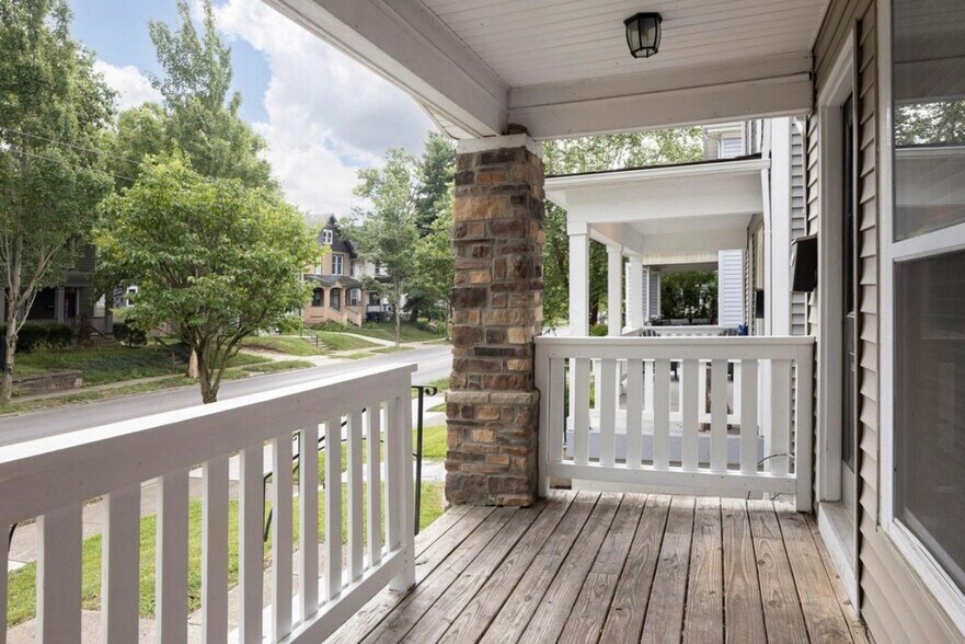 Building Photo - 2411 Indianola Ave